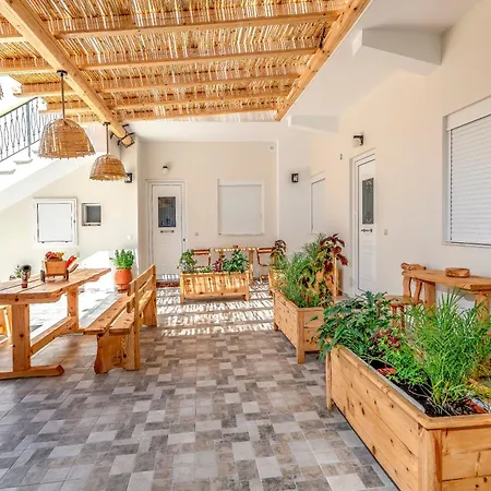 Reborn Luxury * Rhodes City