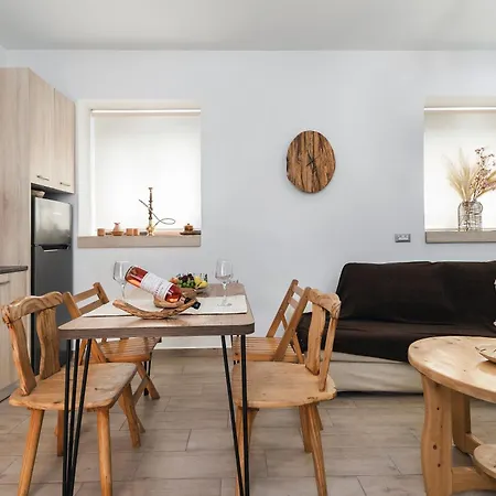 Reborn Luxury Apartment