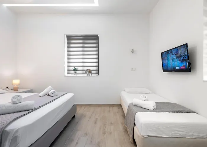 Reborn Luxury * Rhodes City